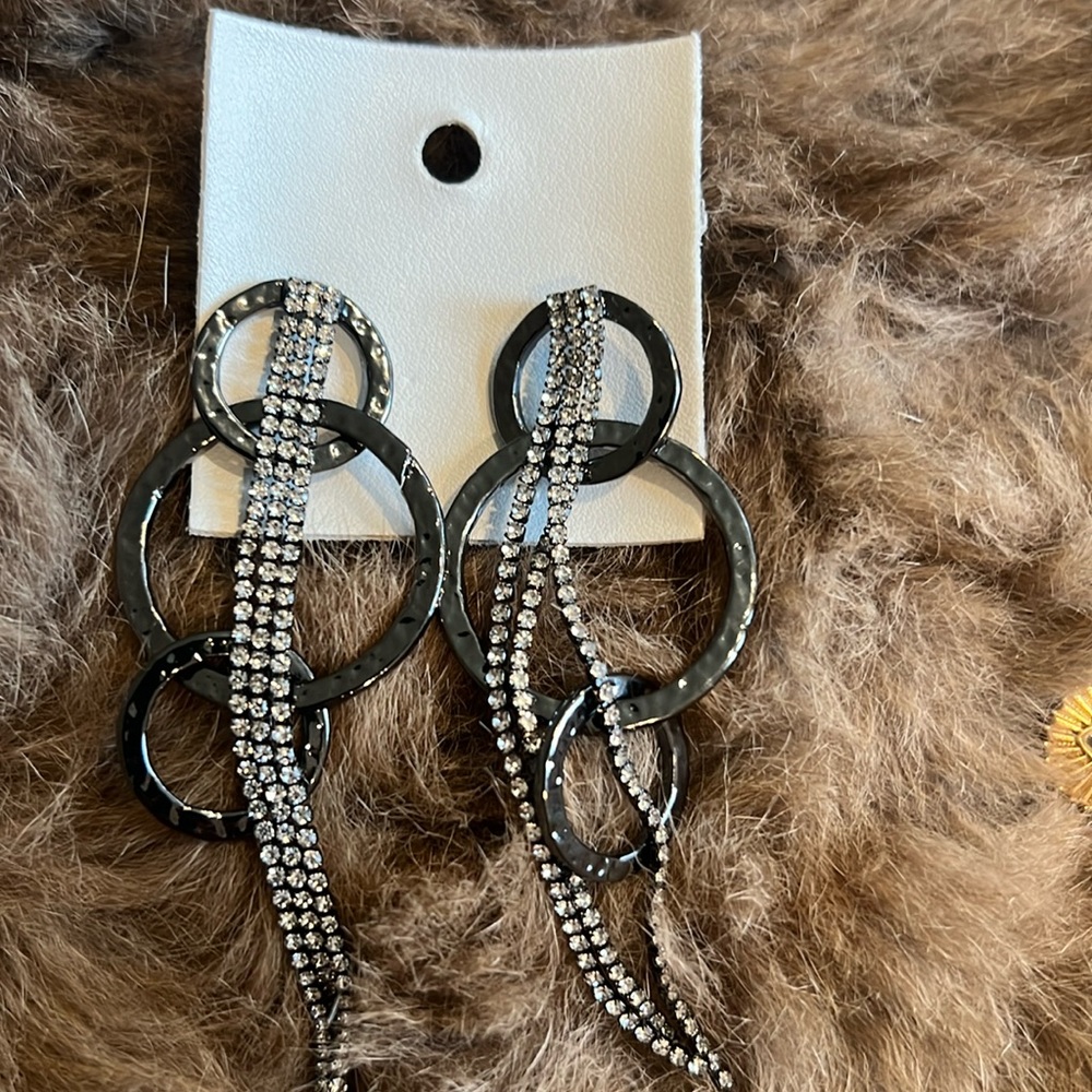 NWT FREE people earrings. - Picture 1 of 3